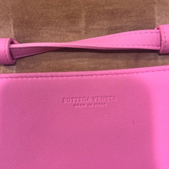 Bottega Veneta Cassette Pink Leather Crossbody Bag - Picture 6 of 6